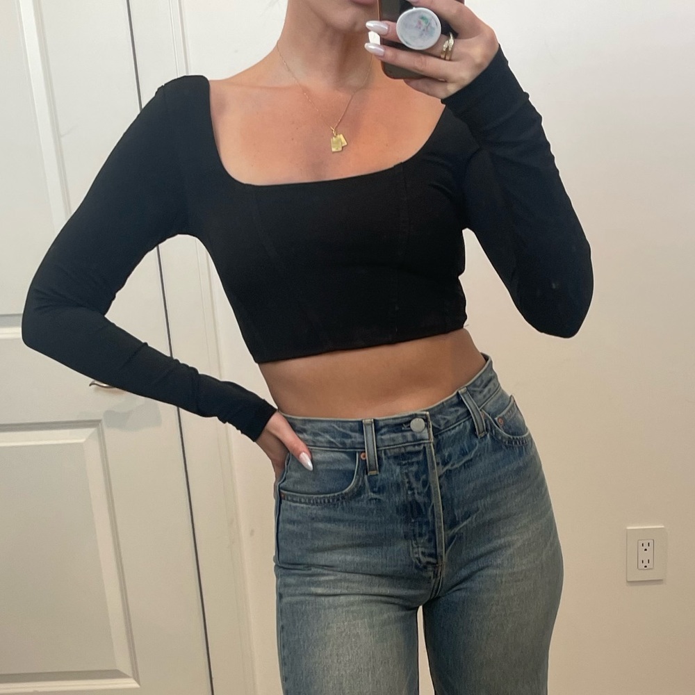 Dynamite Cropped Top - Picture 4 of 10